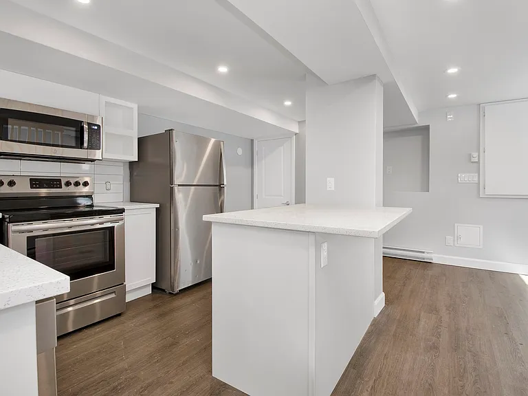 868 Maplewood Ave #2 — Photo 3