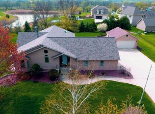 8121 S Long Meadow Dr, Oak Creek, WI 53154