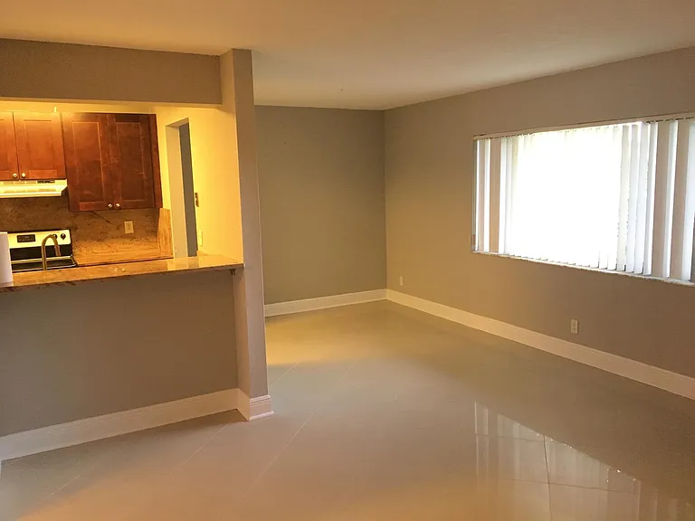 808 Meadows Cir #808 — Photo 6