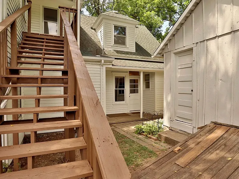 317 E Glenwood St — Photo 13