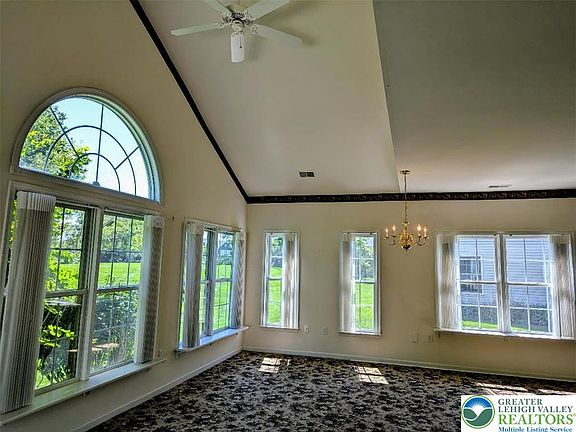 5th image of 72 Glenmoor Cir S