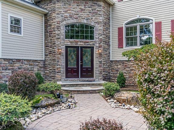 3rd image of 1600 Mountain Top Rd