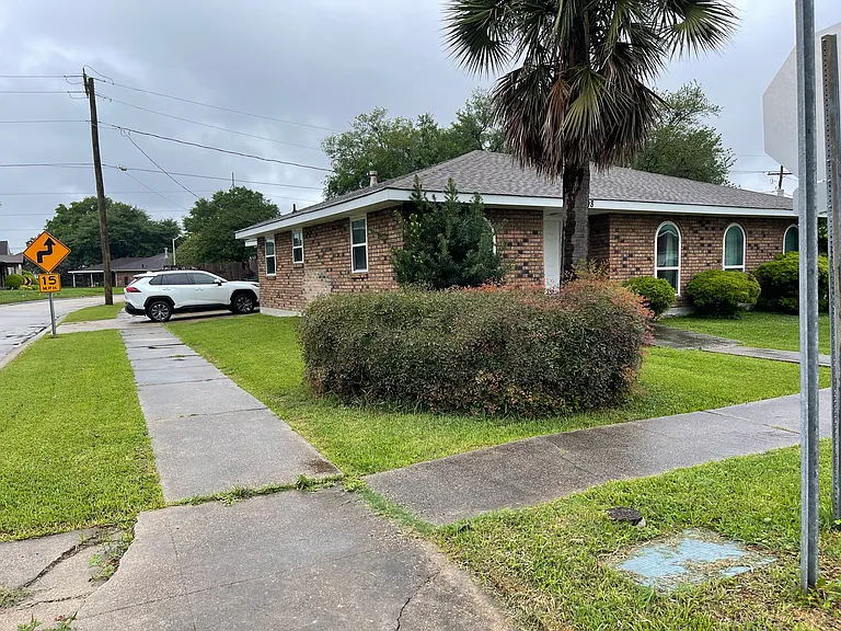 298 Cottonwood Dr — Photo 3