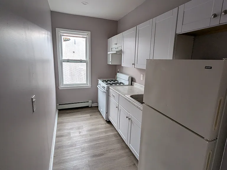 282 Bellevue St #3B — Photo 2