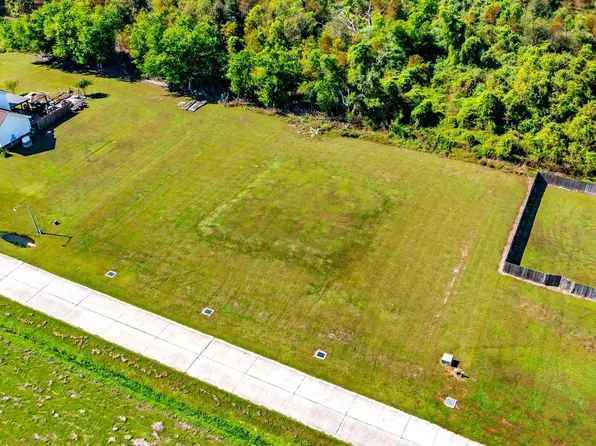 338 Chateau Dr, Lockport, LA 70374