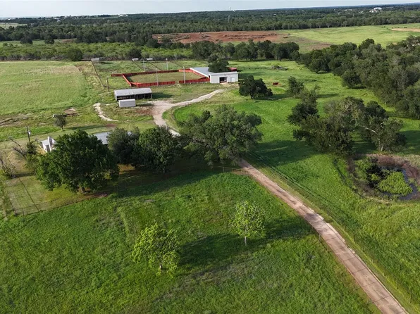 1454 Red Town Rd, Elgin, TX 78621
