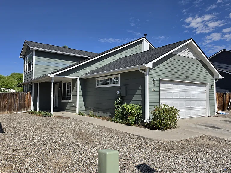 2984 Emerald Cir — Photo 1