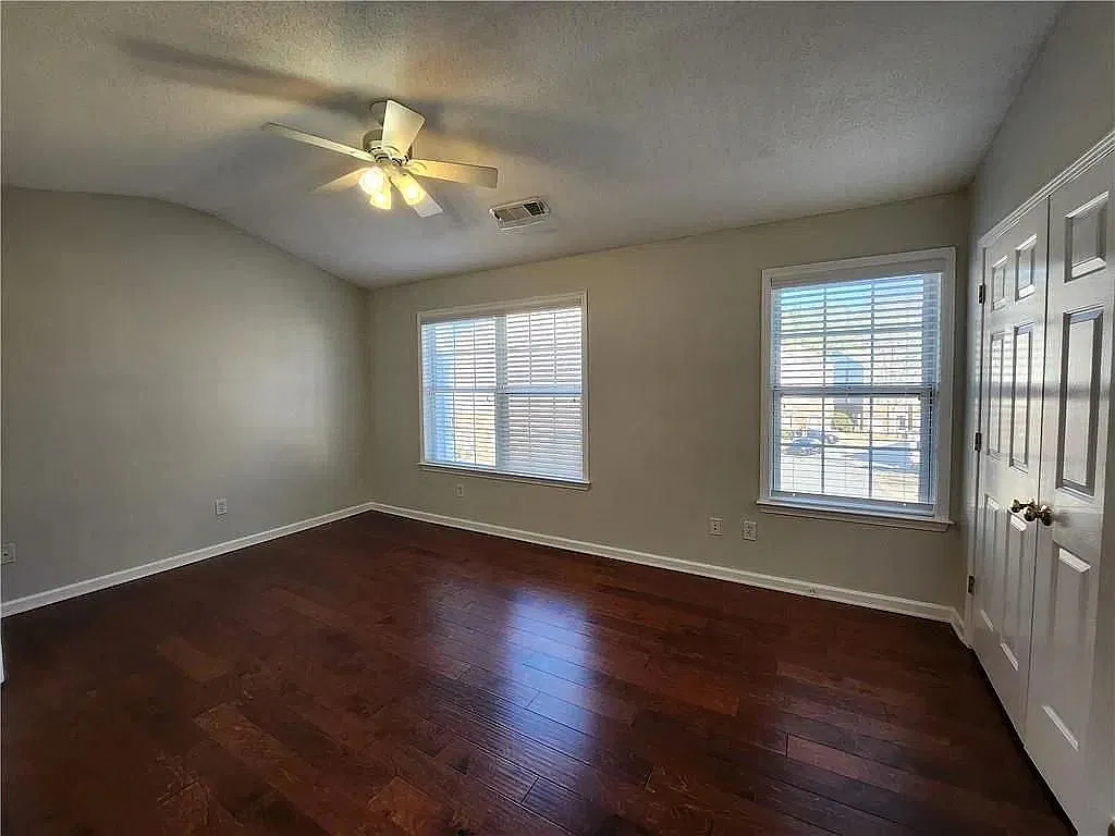 2 bed, 2.5 bath, 1294 sqft, $1,800 — Photo 4