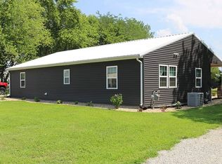 1726 E York Rd, Greenup, IL 62428