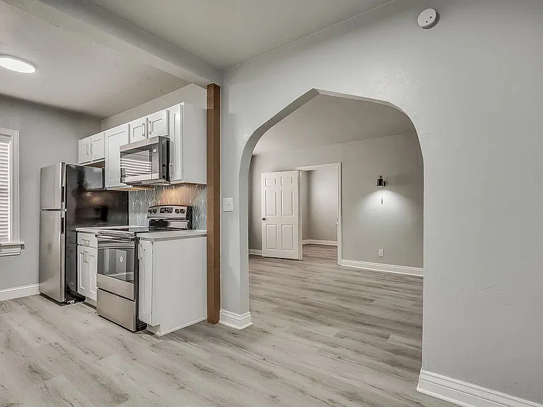 2801 N Walker Ave #4 — Photo 1