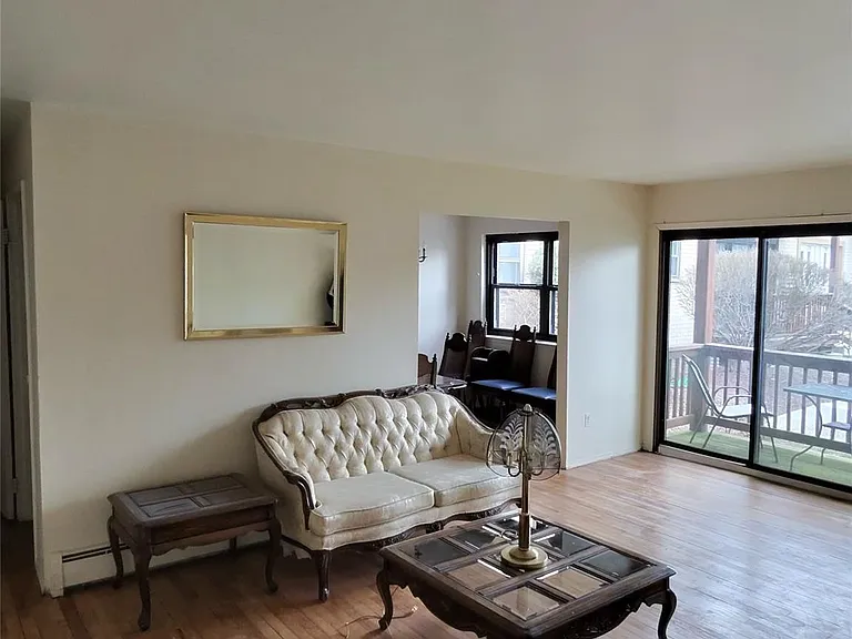 285 Sneden Pl W #285 — Photo 5