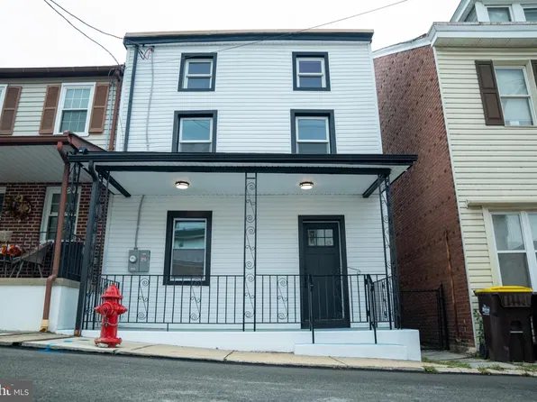 912 Center St, Bridgeport, PA 19405