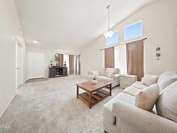 3rd image of 44701 Sandhurst Ln