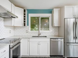 505 E Gloucester St, Gladstone, OR 97027