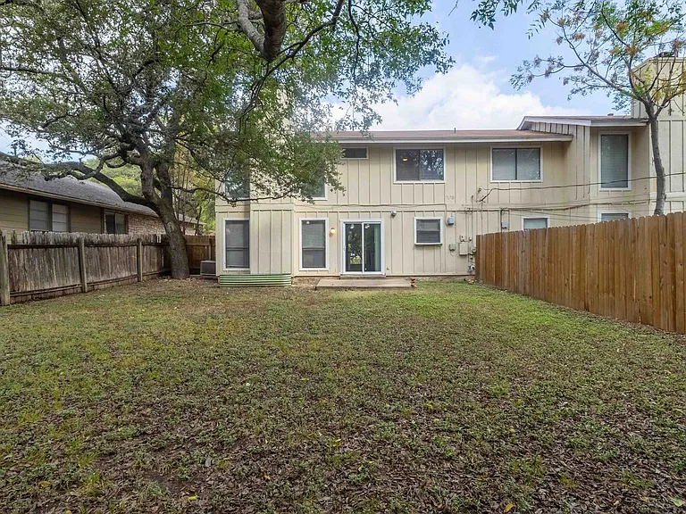 3901 Knollwood Dr — Photo 30