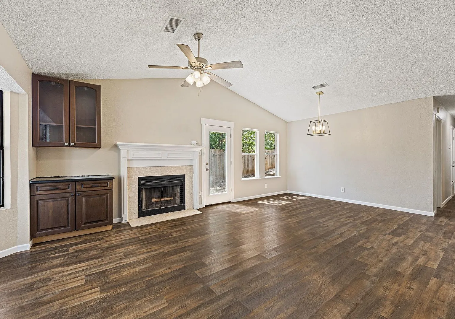 906 Oleander Ln Unit#906 — Photo 2