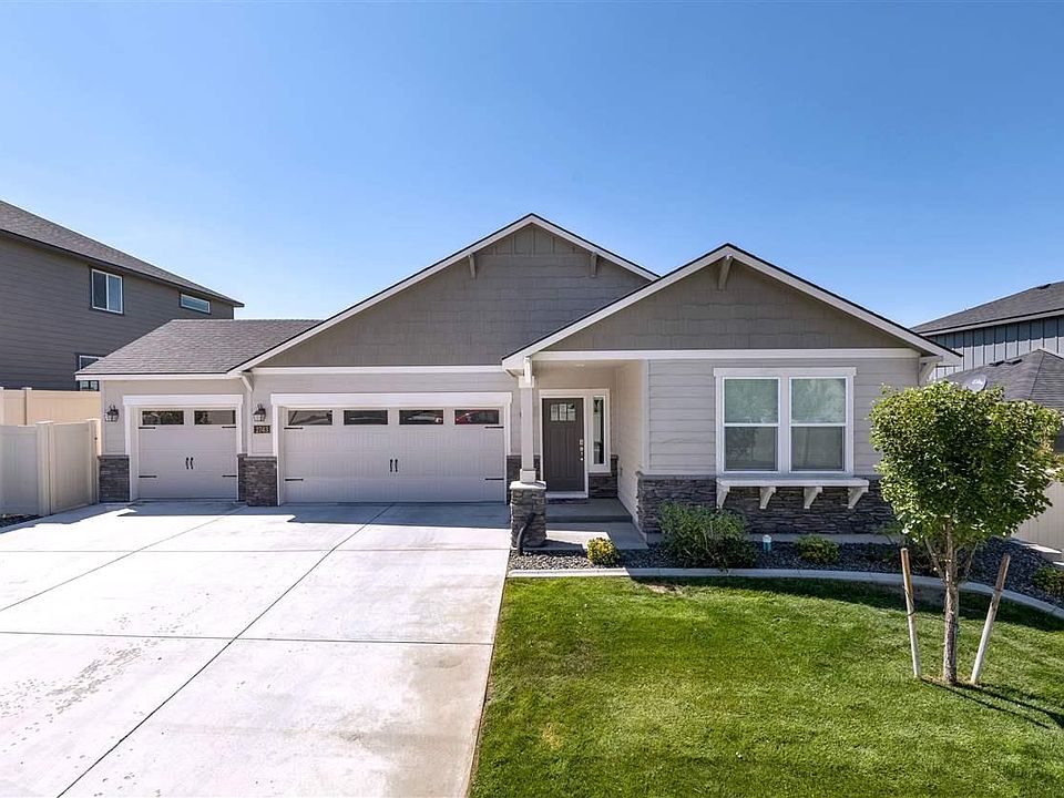 1st image of 2743 Chelan Loop