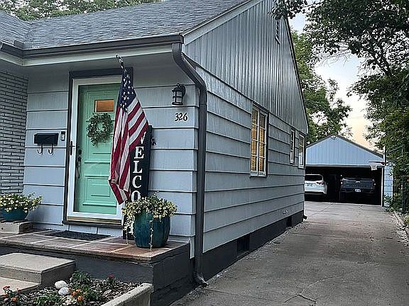 2nd image of 326 Crescent Blvd
