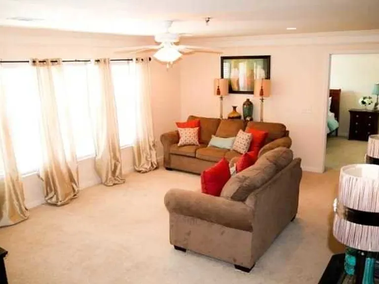 Windsweep Apartments — Photo 9