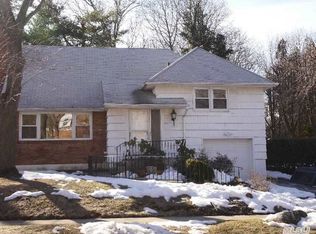 10 Cambridge Rd, Great Neck, NY 11023