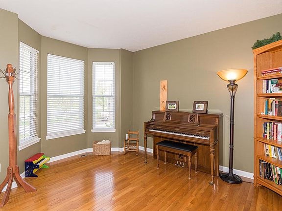 3rd image of 6824 Windemere Dr