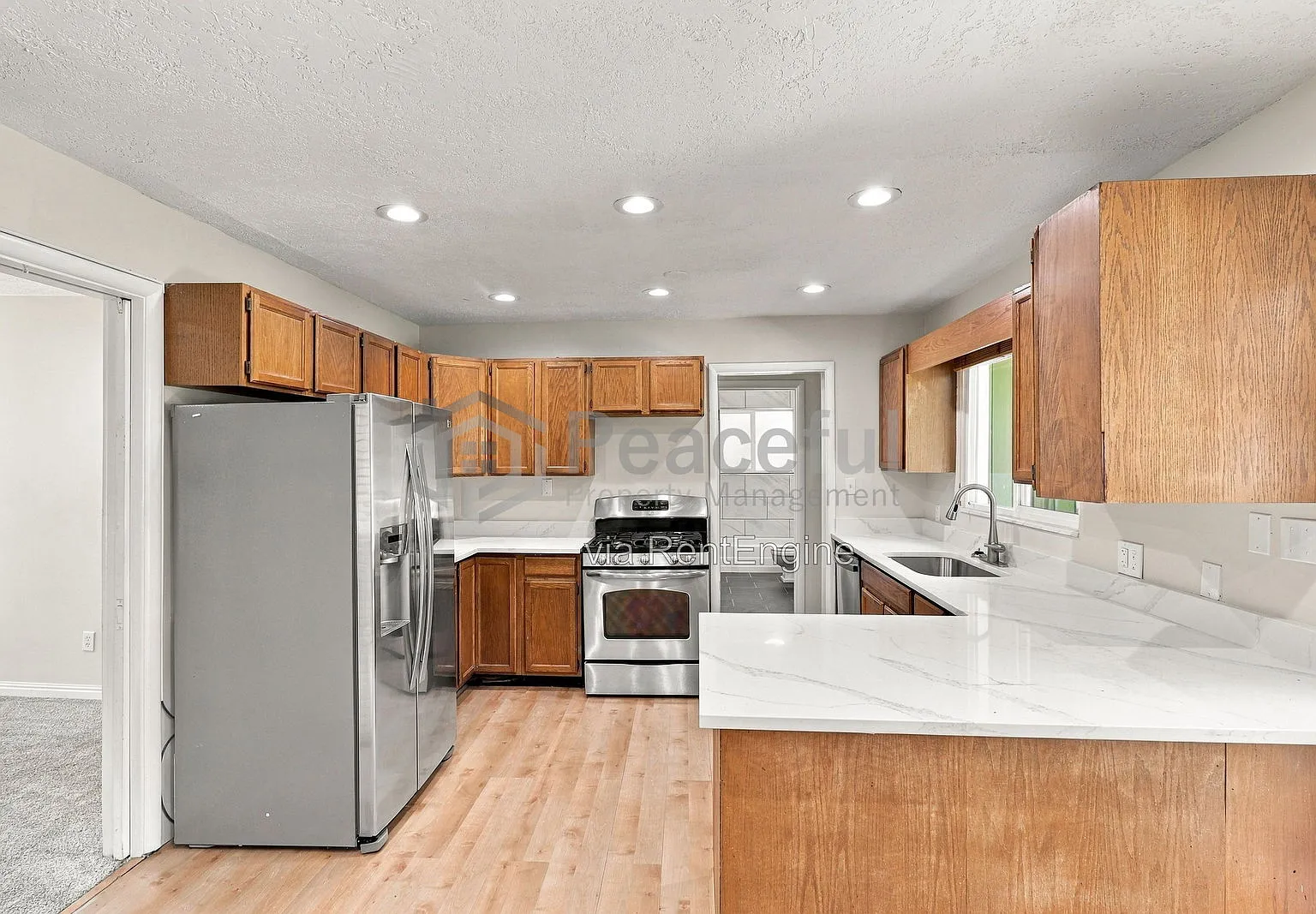 5 bed, 2.5 bath, 2500 sqft, $3,000 — Photo 2