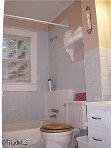 4th image of 1425 Larson St