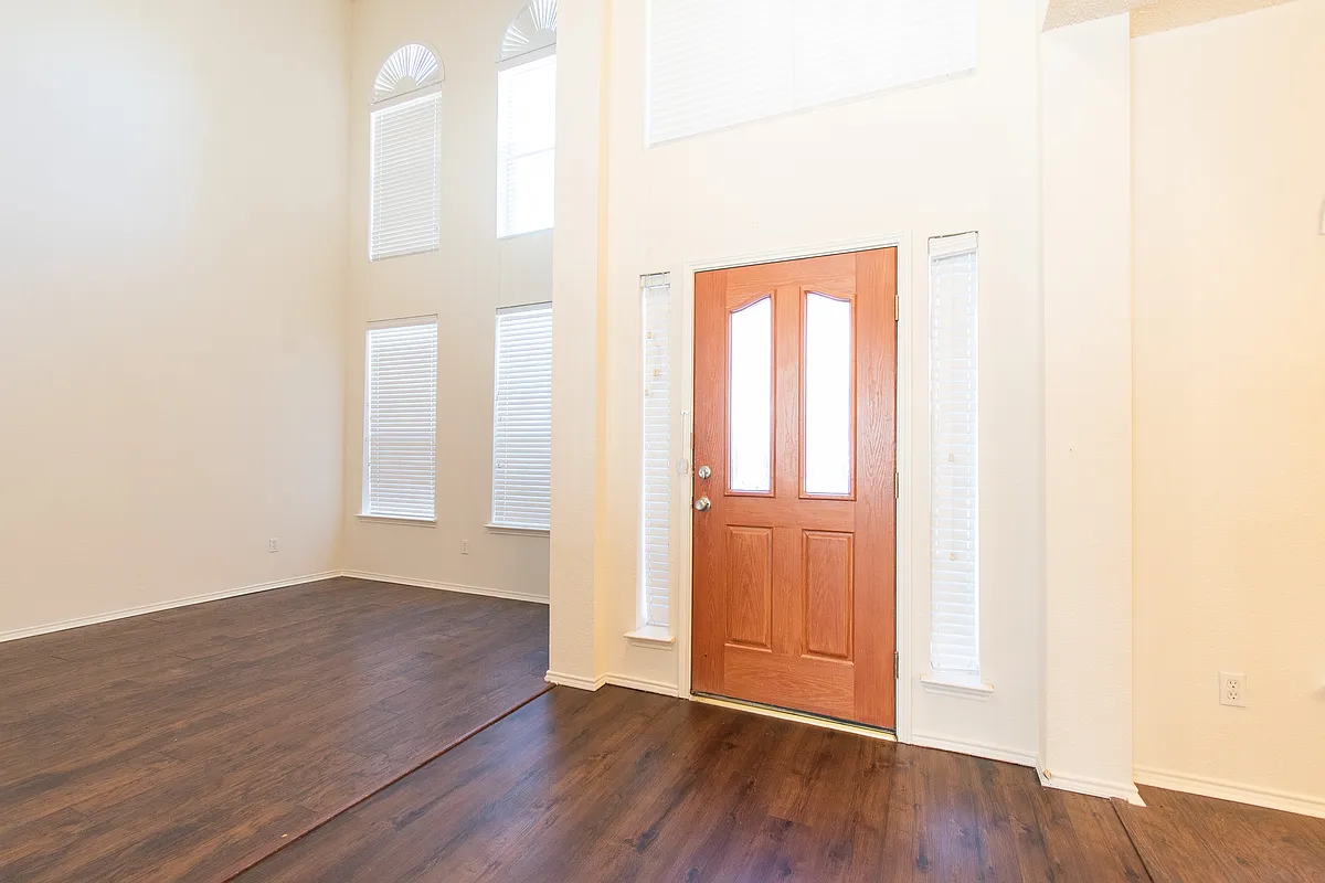 Building Photo - 5905 Vineyard Ln