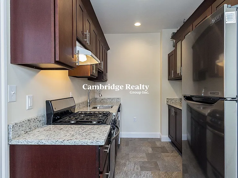 33 Walbridge St #1T — Photo 1