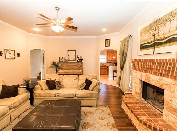 4th image of 328 Vista Way Dr