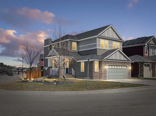 100 W Kinniburgh Gdns, Chestermere, AB T1X 0R8
