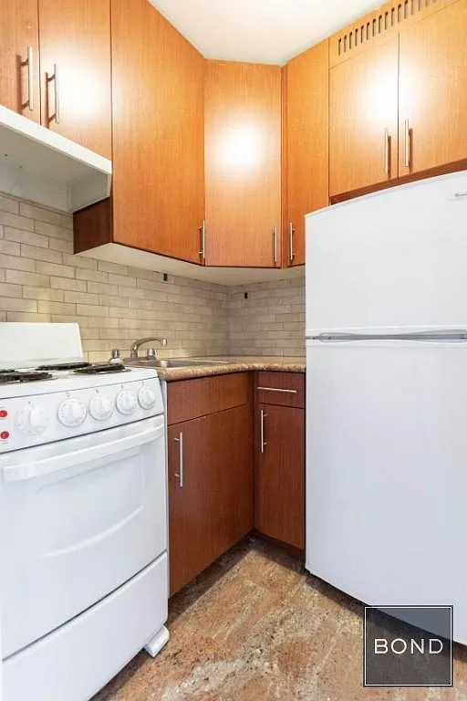 207 East 27th Street — Photo 3