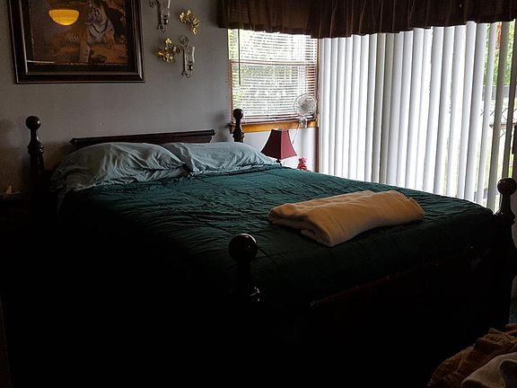 3rd image of 7633 Grand Ave