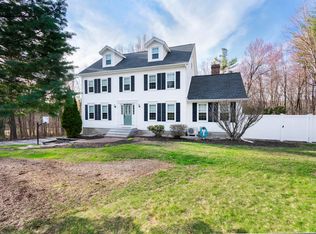 4 Faye Ln, Londonderry, NH 03053