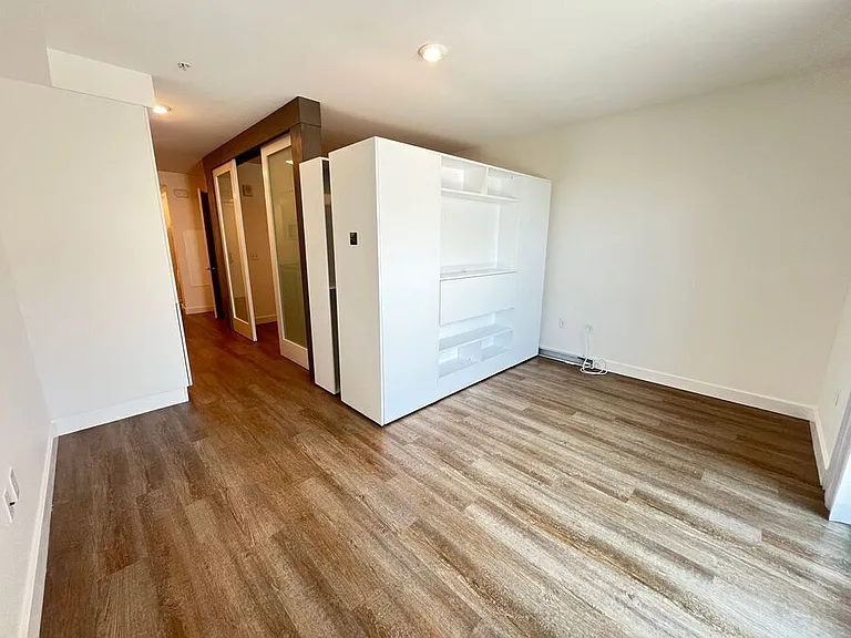 4045 Broadway — Photo 15