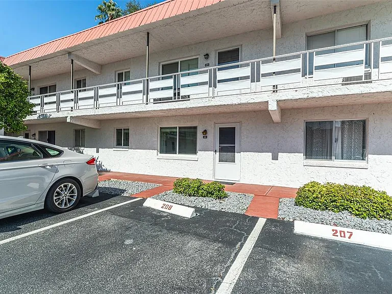 1100 Martinique Dr #106 — Photo 23