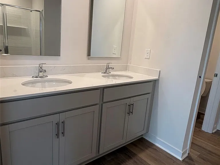 1423 Mammoth Rd — Photo 12
