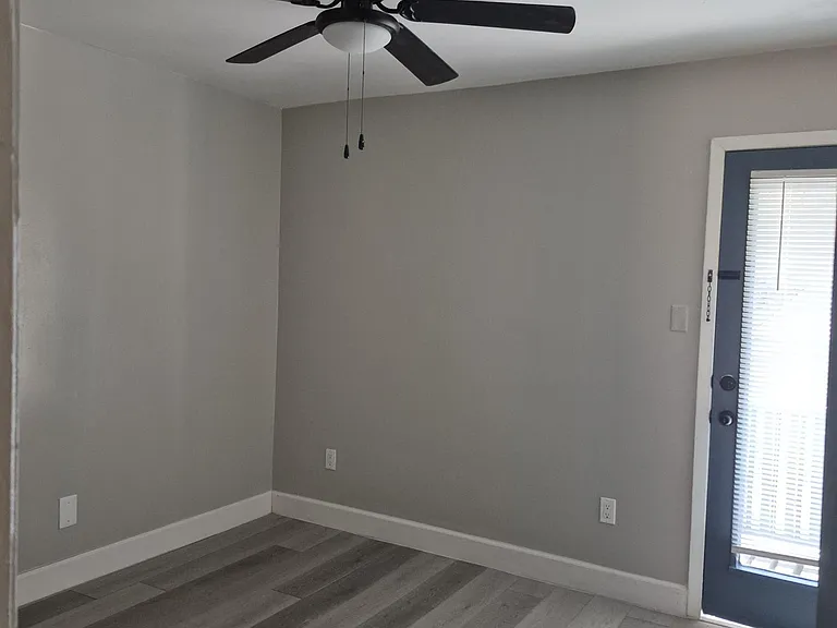 2810 S Poplar St — Photo 15