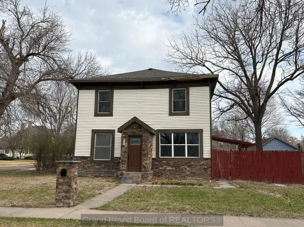 903 L St, Aurora, NE 68818