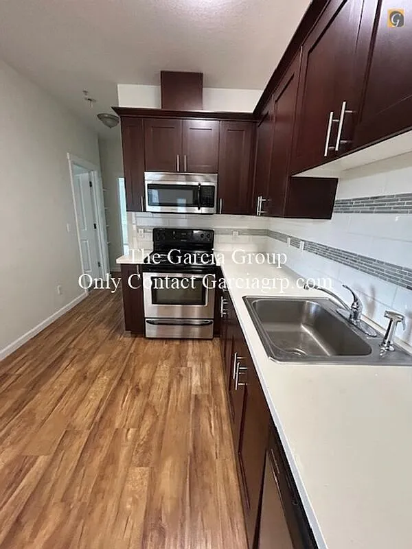 Building Photo - 7128 N Richmond Ave #5