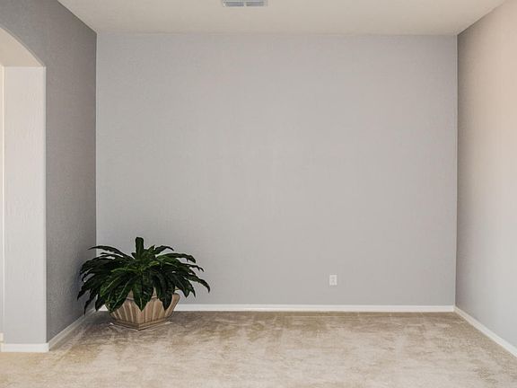 5th image of 2910 E Iris Dr