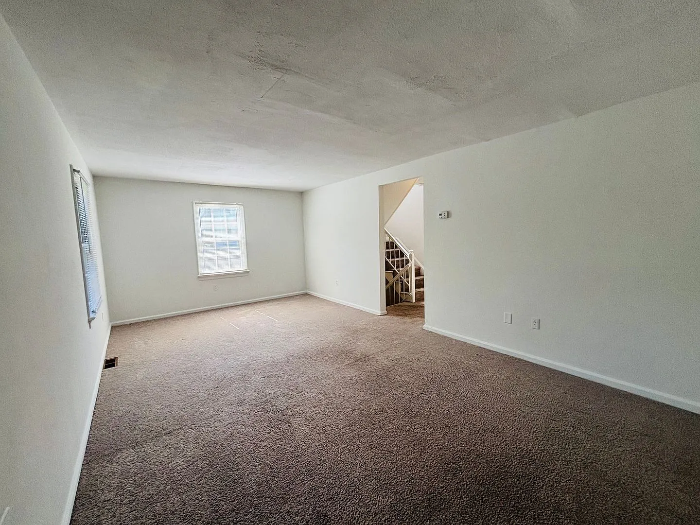 4 Bedroom 2 Bath Townhouse — Photo 4