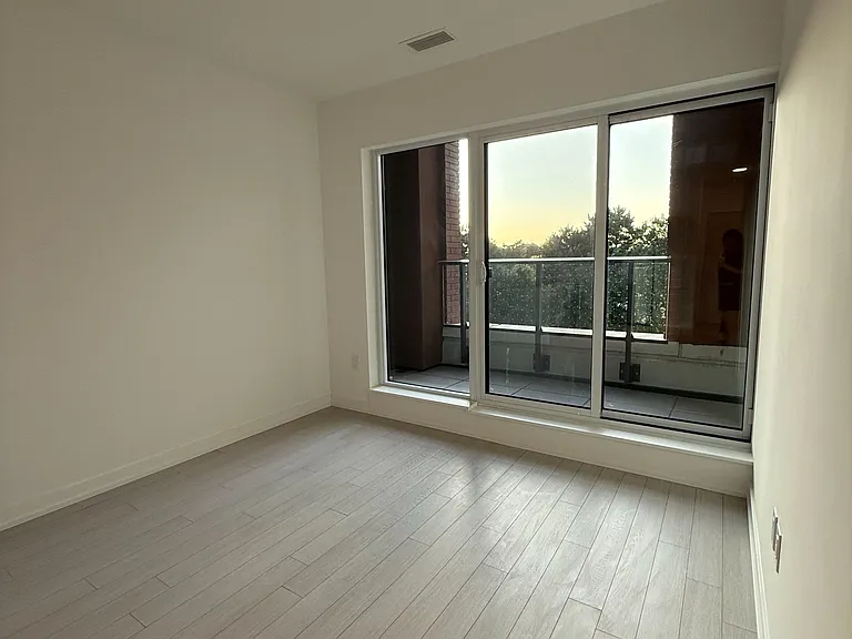 4010 Eglinton Ave W #409 — Photo 4