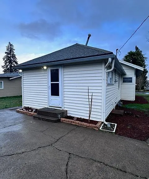 1391 SW Brown St — Photo 23