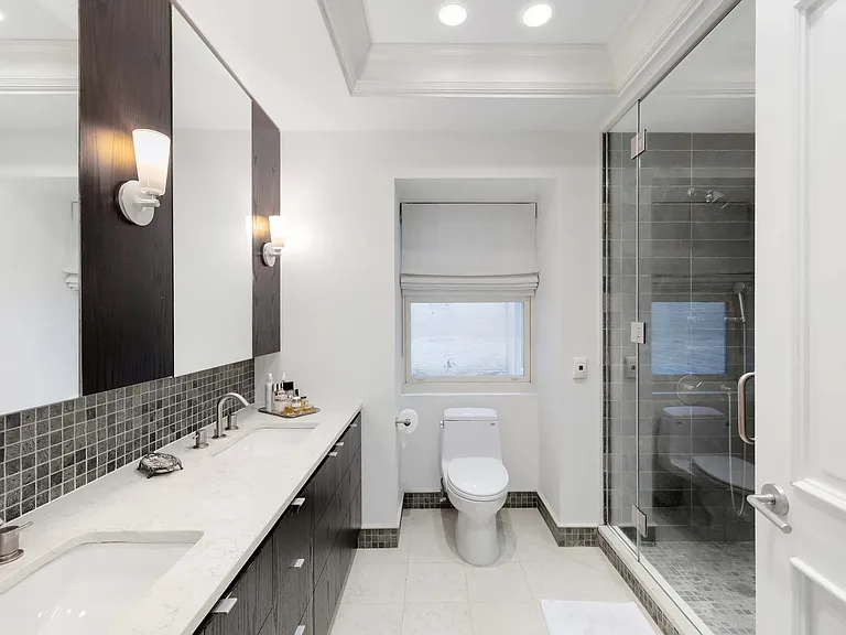 104 Charlton St #1/2E — Photo 11