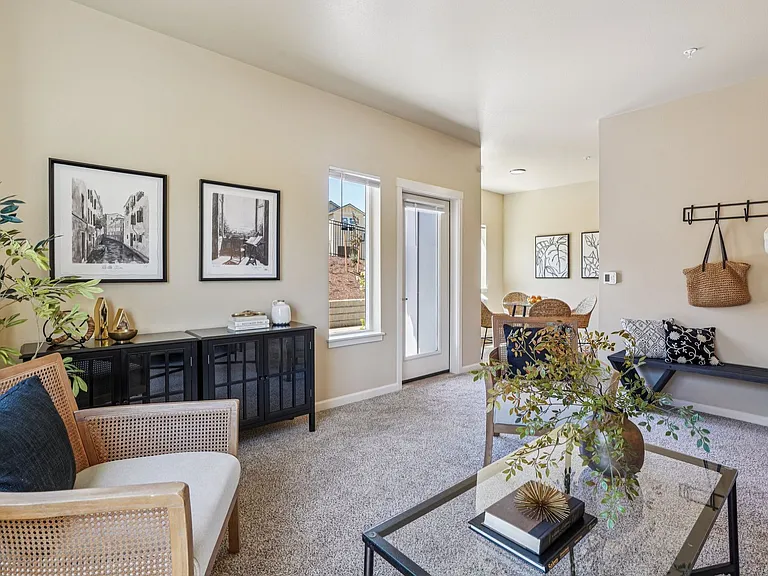 LIBERTY CREST APARTMENTS — Photo 24