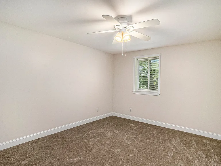 Maple Court Apartments — Photo 10