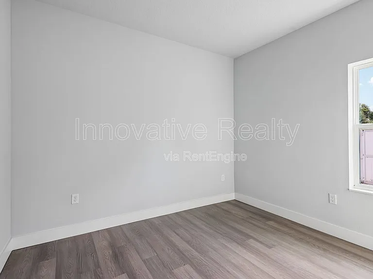 Las Palmas Apartments — Photo 23