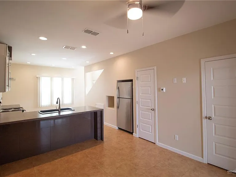 1000 E Daffodil Ave #1 — Photo 7