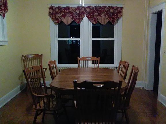 Dining room with Table